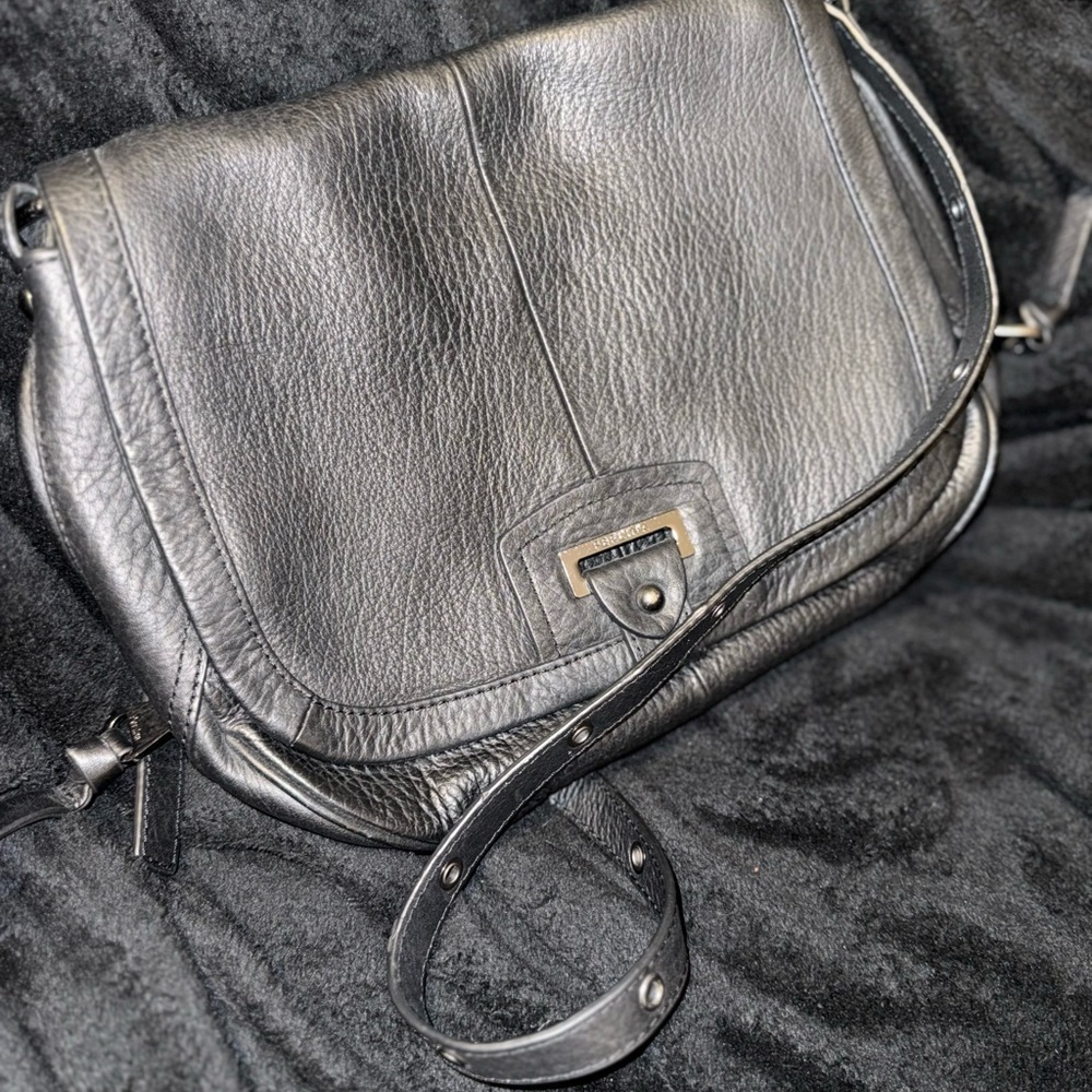 Perlina Black Leather Shoulder Bag with Textured Finish